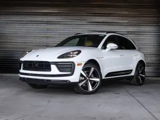 2026 Porsche Macan Base photo 5