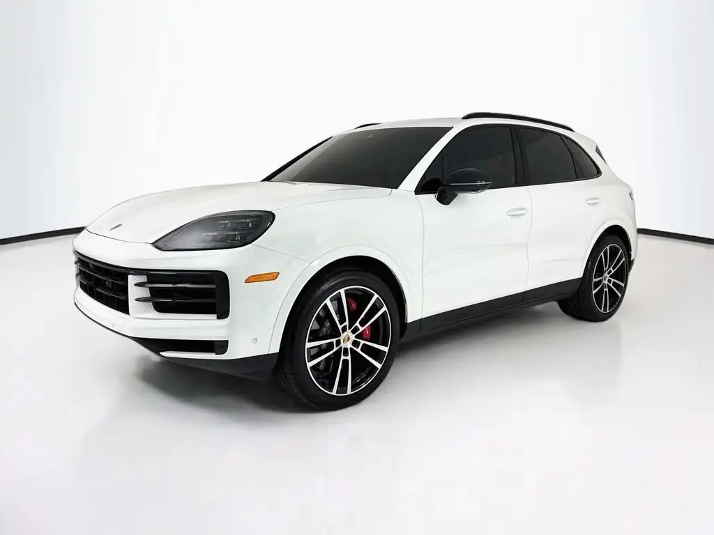 2026 Porsche Cayenne S photo 4