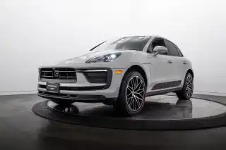 2026 Porsche Macan Base's photo