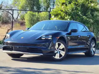 2022 Porsche Taycan Cross Turismo's photo