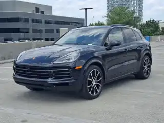 2023 Porsche Cayenne S's photo
