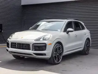 2023 Porsche Cayenne Platinum Edition S photo 1