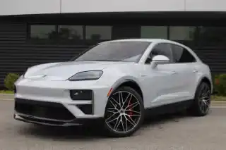 2025 Porsche Macan Macan Turbo Electric's photo