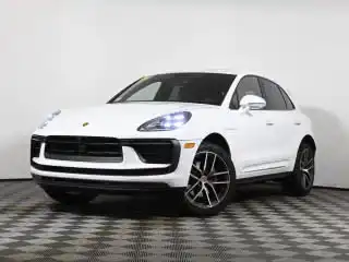 2024 Porsche Macan T's photo