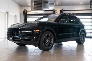 2025 Porsche Cayenne Base photo 1