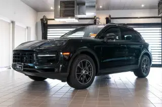 2025 Porsche Cayenne Base photo 5