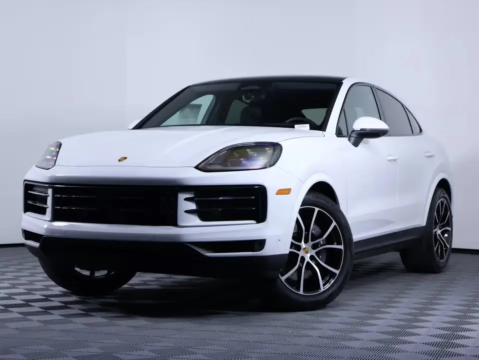 2026 Porsche Cayenne Base photo 3