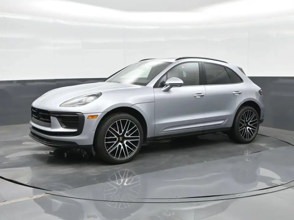 2024 Porsche Macan Base photo 3