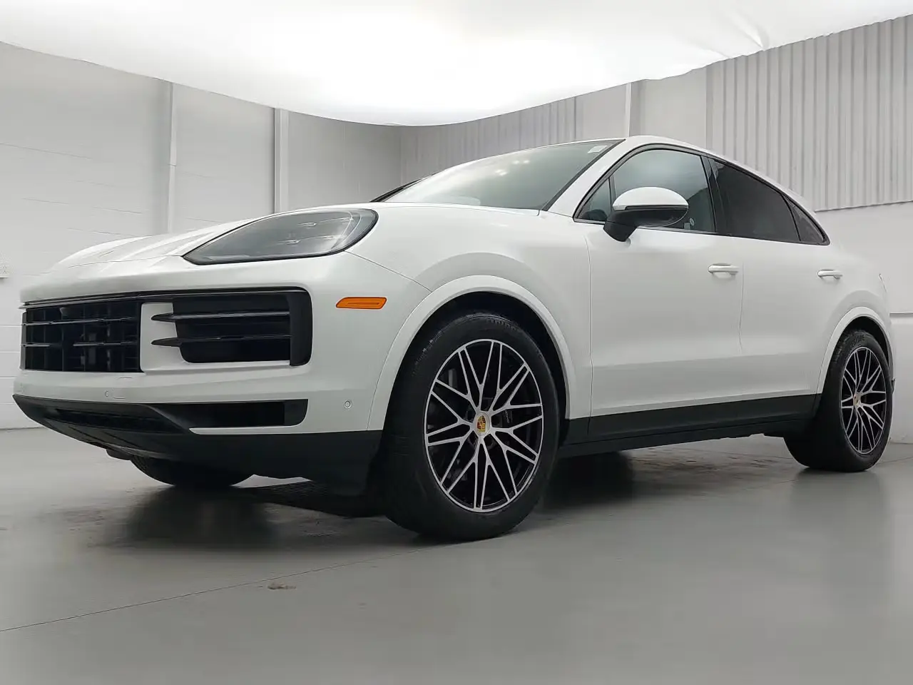 2024 Porsche Cayenne Base photo 4