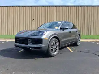 2025 Porsche Cayenne Base's photo