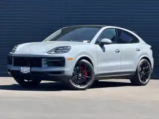 2026 Porsche Cayenne S's photo