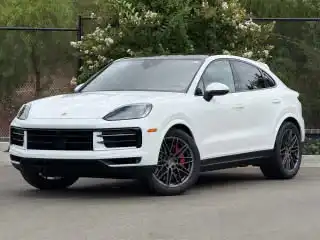 2024 Porsche Cayenne S's photo