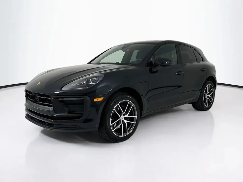2025 Porsche Macan T photo 4