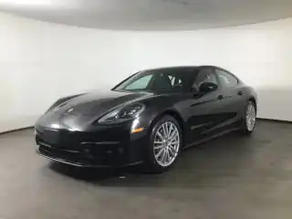 2023 Porsche Panamera 4's photo