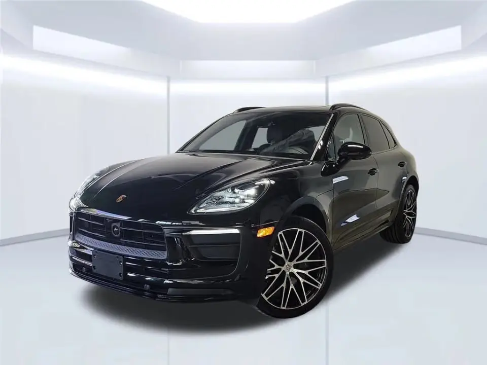 2026 Porsche Macan Base photo 3
