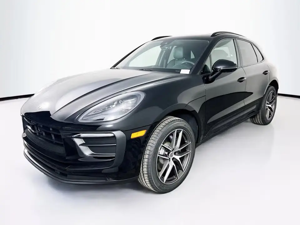 2026 Porsche Macan Base photo 3