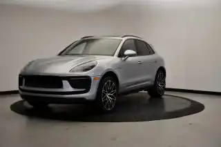 2026 Porsche Macan Base's photo