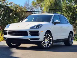 2022 Porsche Cayenne Base's photo