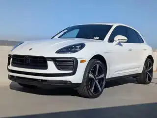 2025 Porsche Macan Base's photo