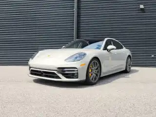 2023 Porsche Panamera Turbo S's photo