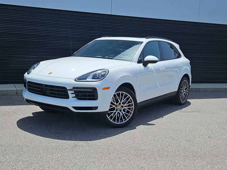 2023 Porsche Cayenne Platinum Edition photo 3