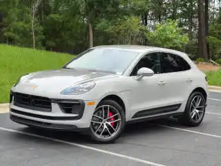 2022 Porsche Macan S's photo