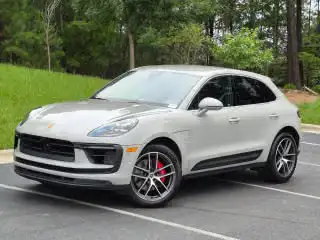 2022 Porsche Macan S's photo