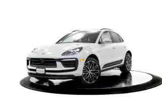2026 Porsche Macan Base's photo