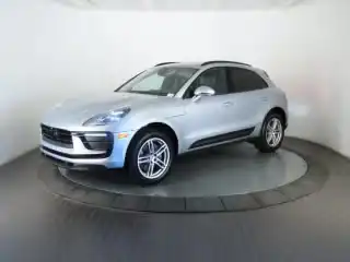2026 Porsche Macan Base's photo