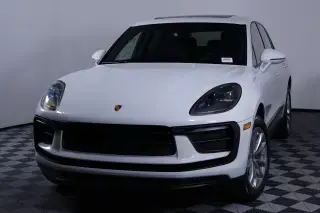 2026 Porsche Macan Base photo 5