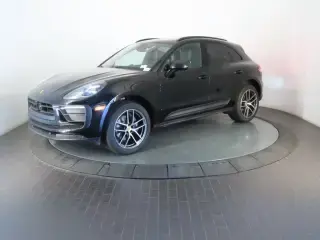 2026 Porsche Macan Base photo 5