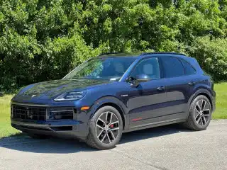 2025 Porsche Cayenne S E-Hybrid's photo
