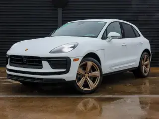 2026 Porsche Macan Base photo 5