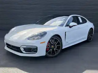 2023 Porsche Panamera GTS's photo