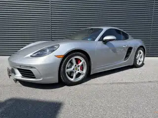 2023 Porsche 718 Cayman S's photo
