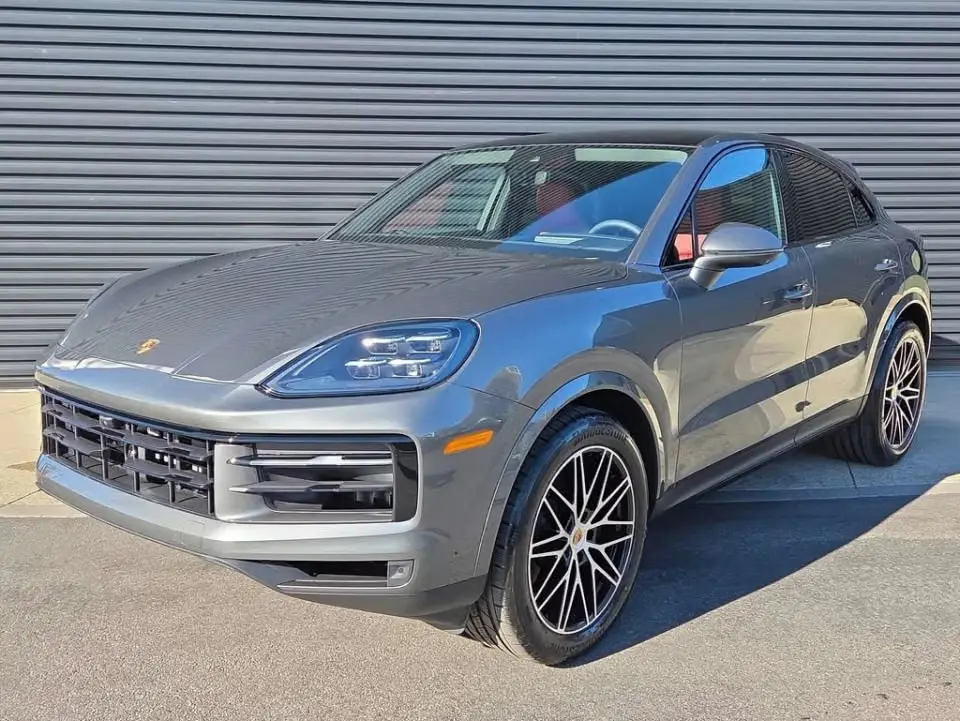 2026 Porsche Cayenne Base photo 3