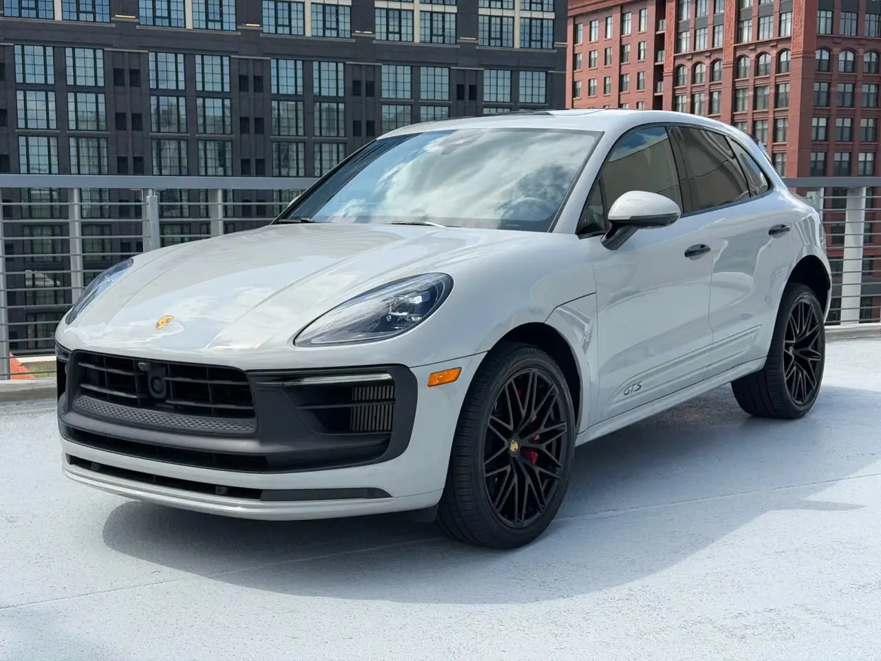 2023 Porsche Macan GTS photo 4