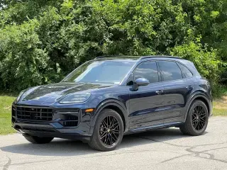 2025 Porsche Cayenne S photo 5