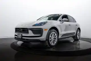 2026 Porsche Macan Base's photo