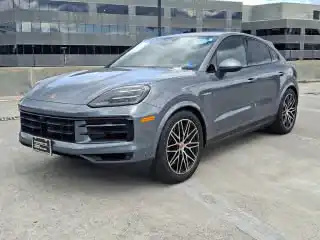 2026 Porsche Cayenne S E-Hybrid's photo