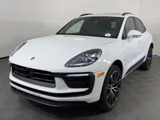 2026 Porsche Macan Base's photo