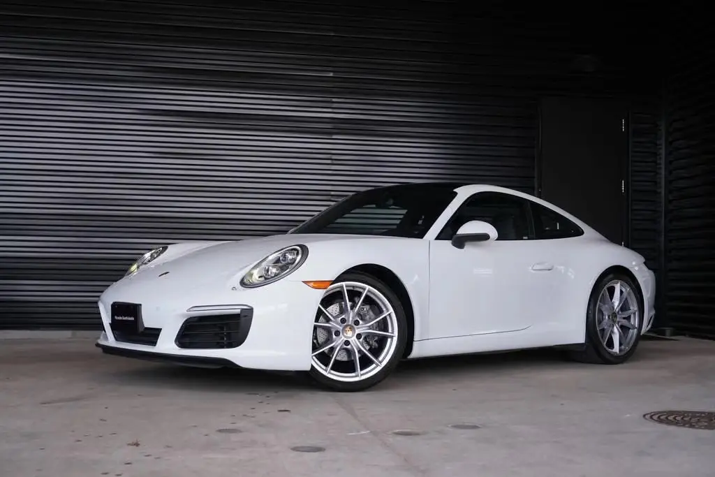 2017 Porsche 911 Carrera 4 Coupe photo 4