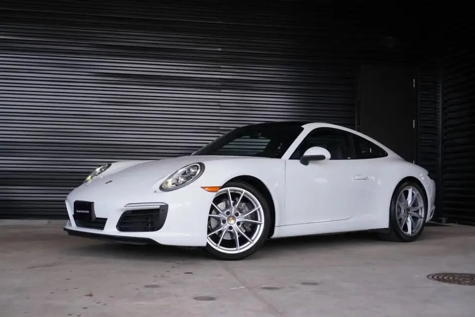 2017 Porsche 911 Carrera 4 Coupe photo 3