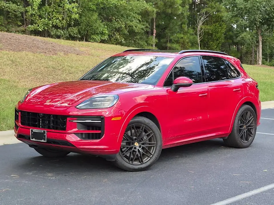 2025 Porsche Cayenne Base photo 3