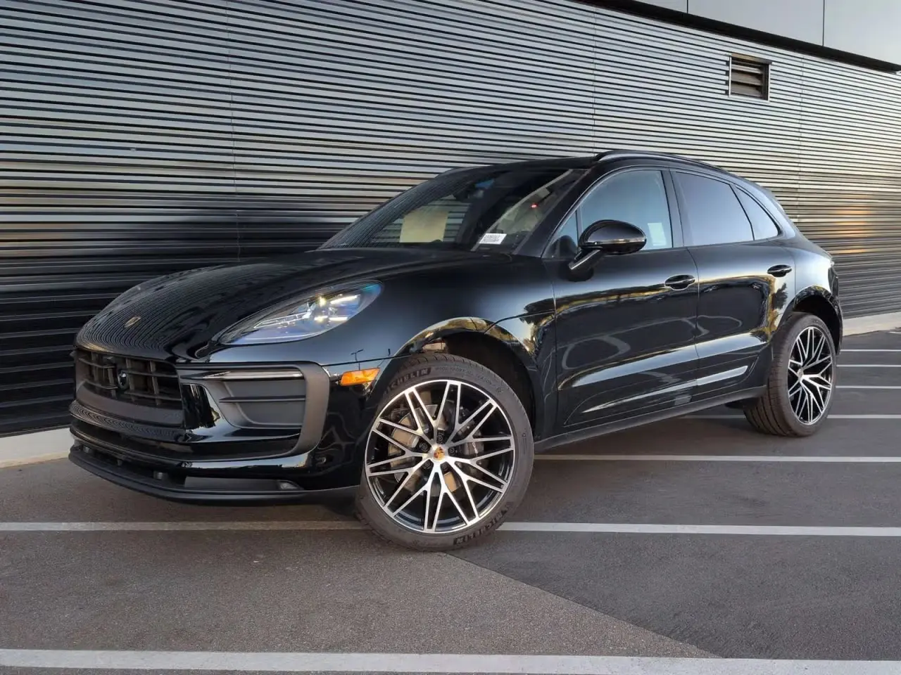 2026 Porsche Macan T photo 4