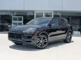 2025 Porsche Cayenne Base photo 5