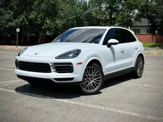 2023 Porsche Cayenne Platinum Edition's photo
