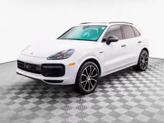 2023 Porsche Cayenne Turbo S E-Hybrid's photo