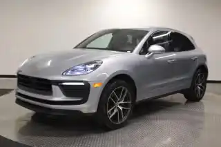 2025 Porsche Macan Base's photo
