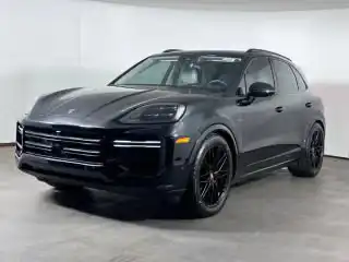 2025 Porsche Cayenne Turbo E-Hybrid's photo
